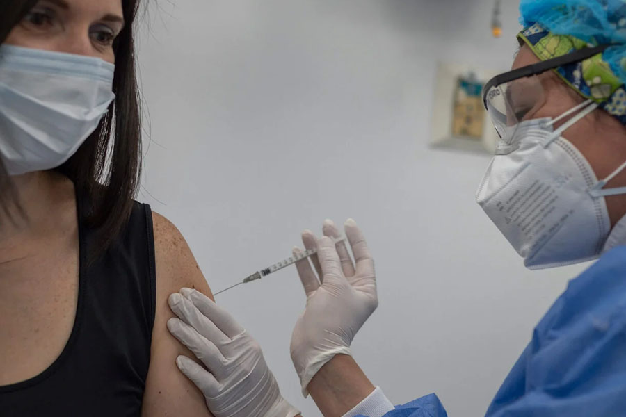Cuarta dosis de vacuna no puede bloquear Ómicron: estudio
