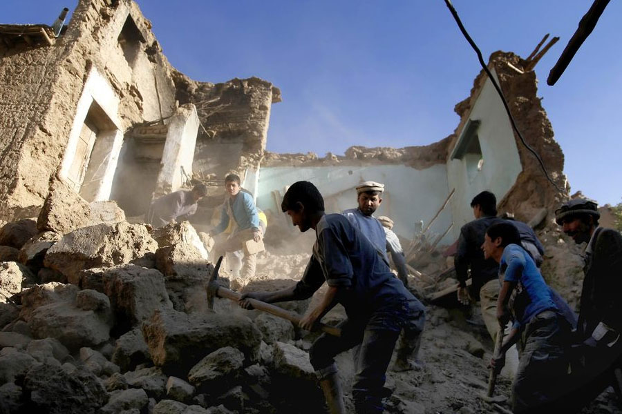 Suman 26 muertos por sismo en Afganistán